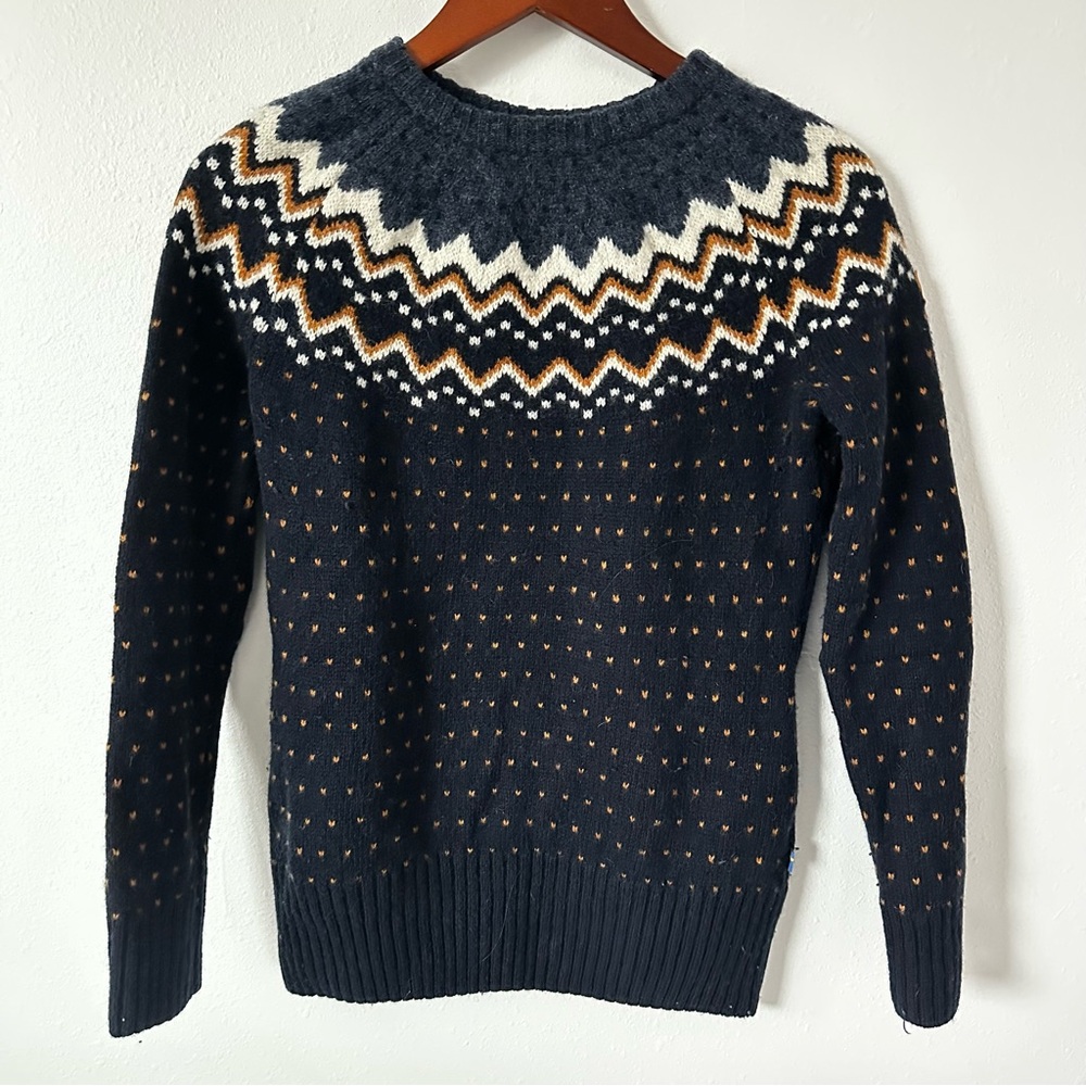 Fjallraven Women's Navy and White Patterned Crewneck Sweater